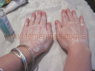 Este tratamiento posee un complejo nutriente que hara que tus manos se vean mas lindas